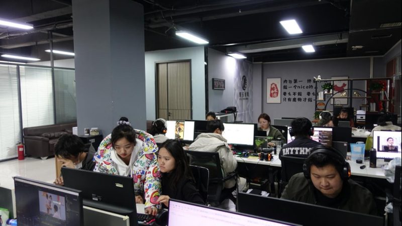 美妆直播代运营与传统代运营：一场直播，两种运营策略